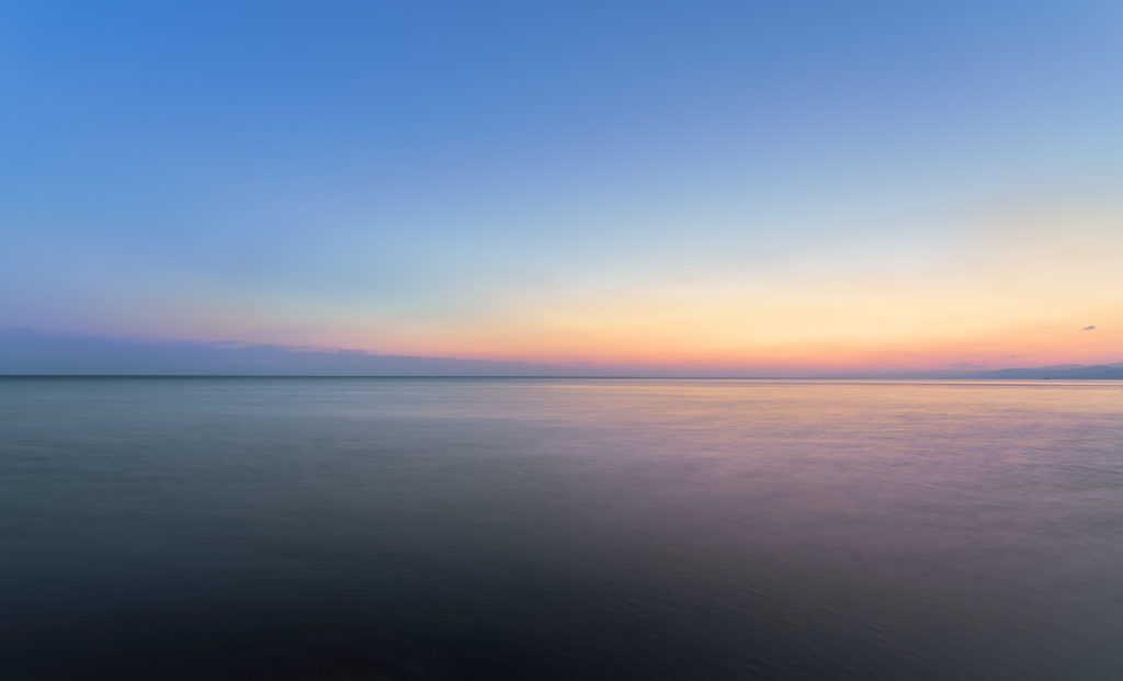 Sunrise,On,The,Water,/,Early,Summer,Morning,Bright,Sky